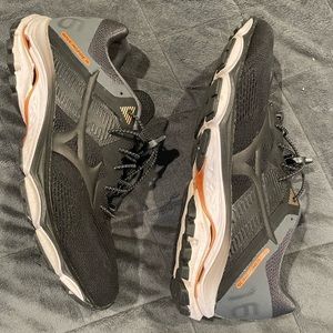 Mizuno Wave Inspire 16- size 9.5